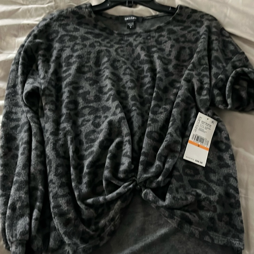 Karen Kane twist front top size S NWT